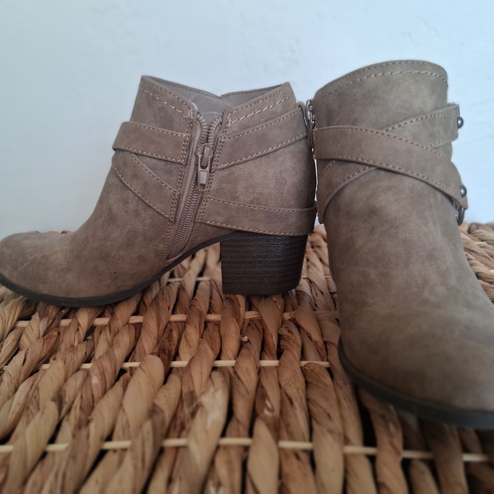 INDIGO RD SIZE 6.5M Taupe Suede-Look Strap Ankle Boots - Picture 3 of 7
